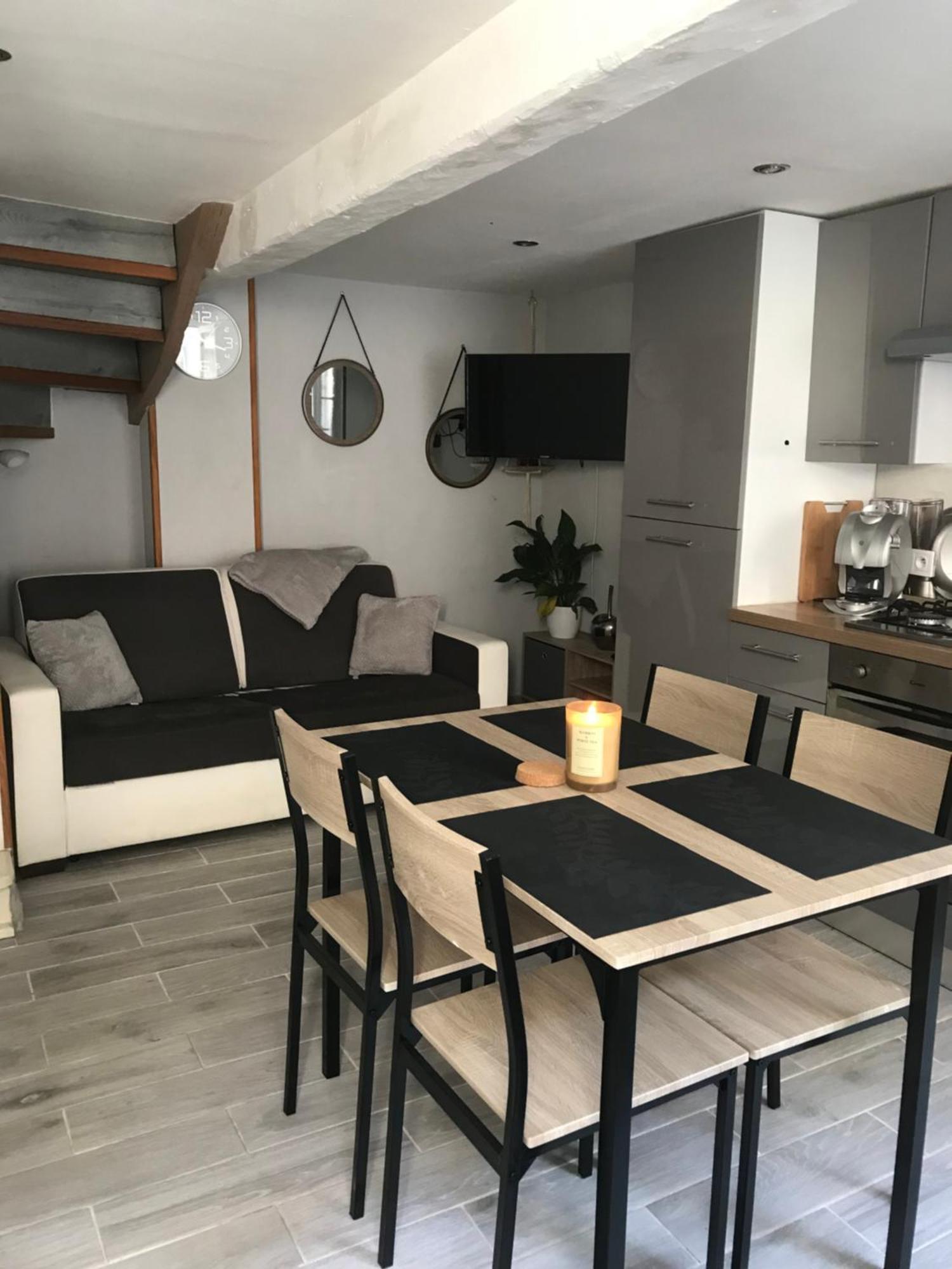 Petite Maison Chaleureuse Richelieu Bagian luar foto
